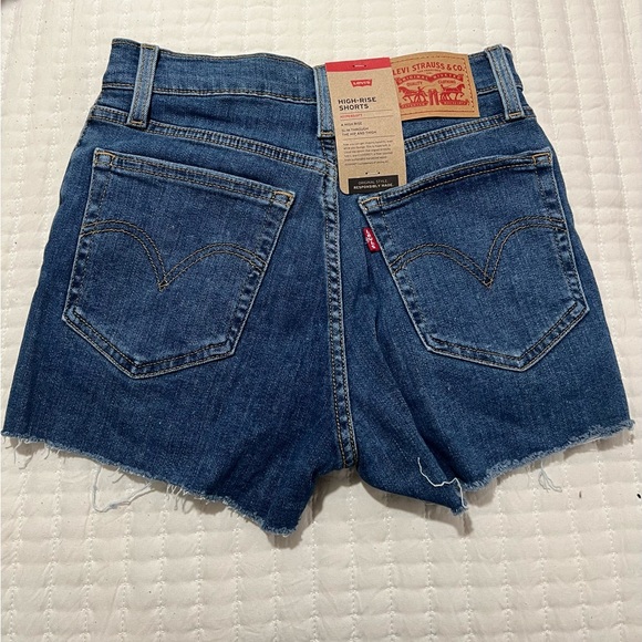 Levi’s shorts - Picture 2 of 2
